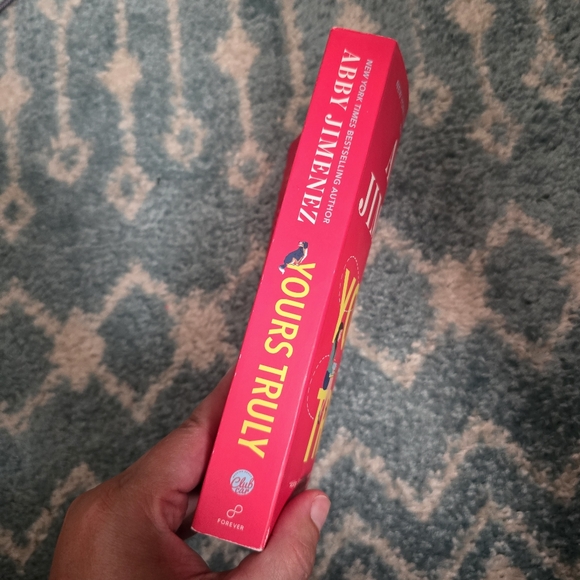 Abby Jimenez - Yours Truly - Picture 3 of 5